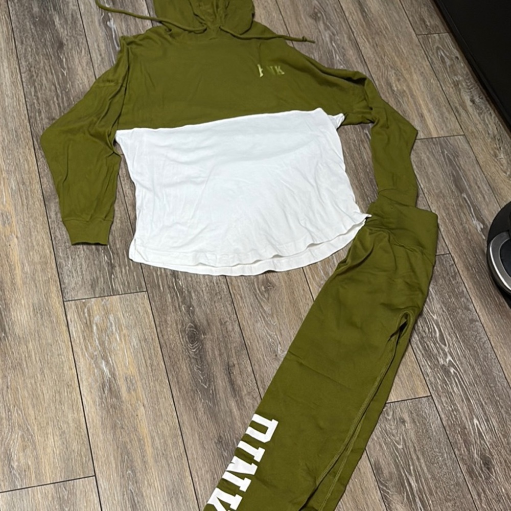 PINK Victoria's Secret Olive and White Leggings Set